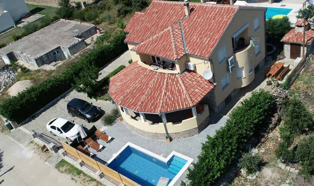 Geheel vakantieappartement, Vakantiewoning met airconditioning en zwembad  in Polača, Zadar