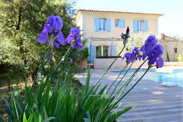 Gîte pour 8 personnes, avec piscine et jardin à La Bastide-des-Jourdans