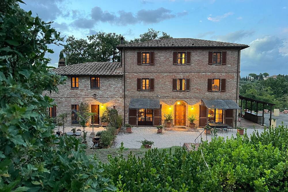 Lux Gated Estate Villa w/ Private Pool Umbria/Borders Tuscany in Castiglione del Lago, Lago Trasimeno