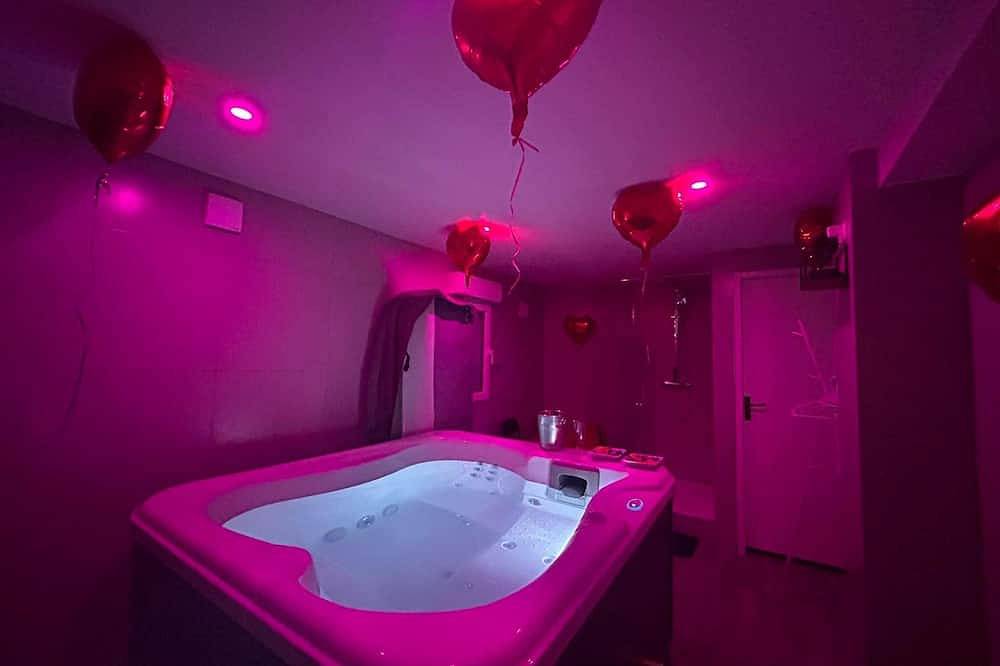Private Jacuzzi Loveroom in Conflans-Sainte-Honorine, Yvelines