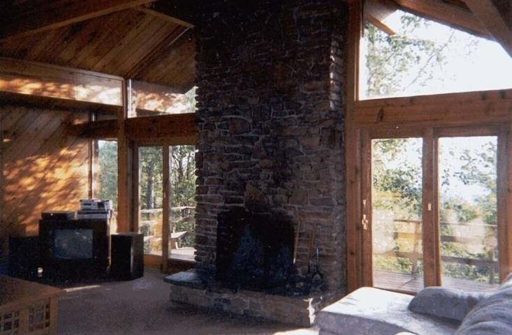 Vacation house for 16 people, with pool and balcony in West Virginia