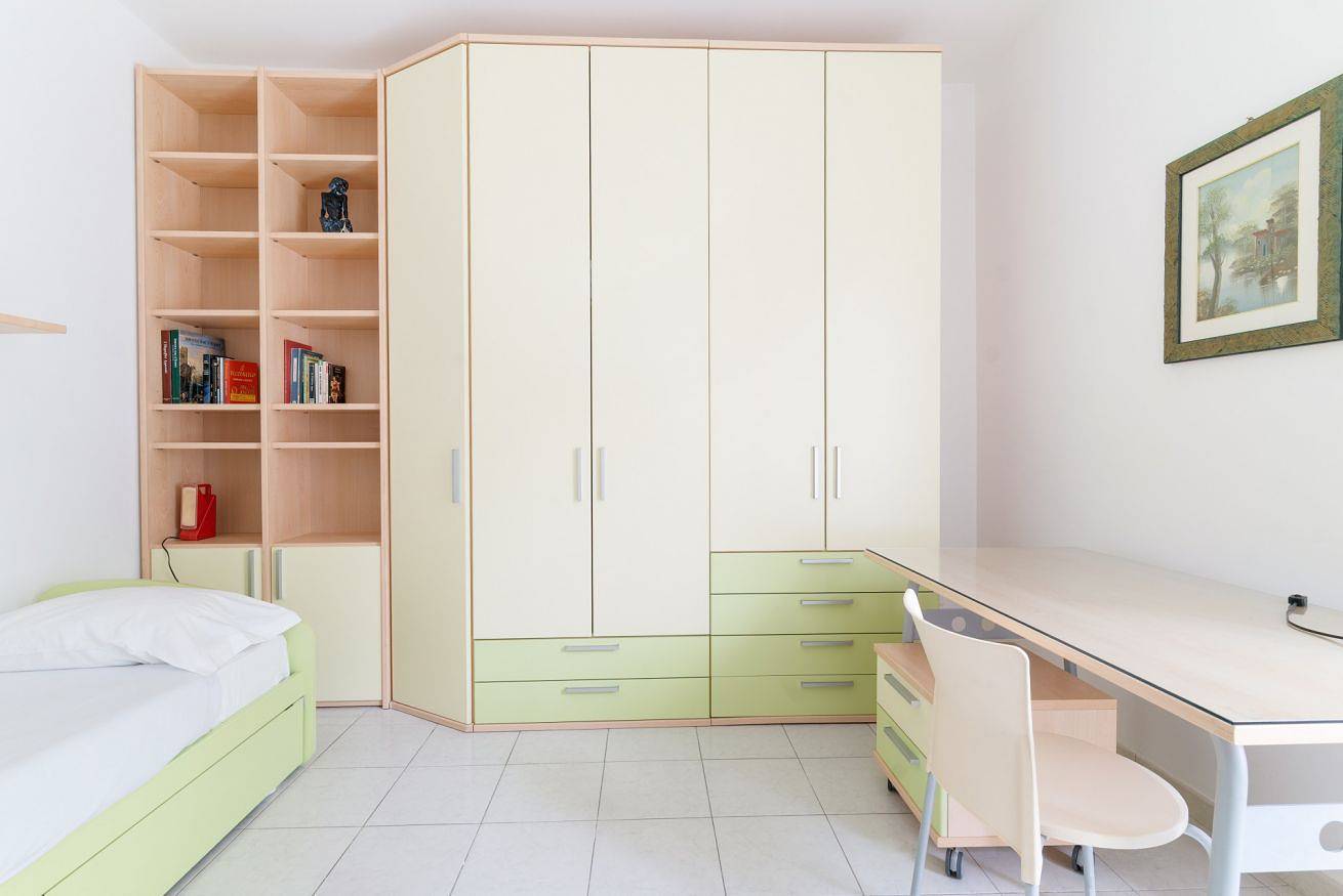 Entire apartment, Guesthost - Piazza Abbiategrasso Chiesa Rossa Apt in Milan, Milan Province