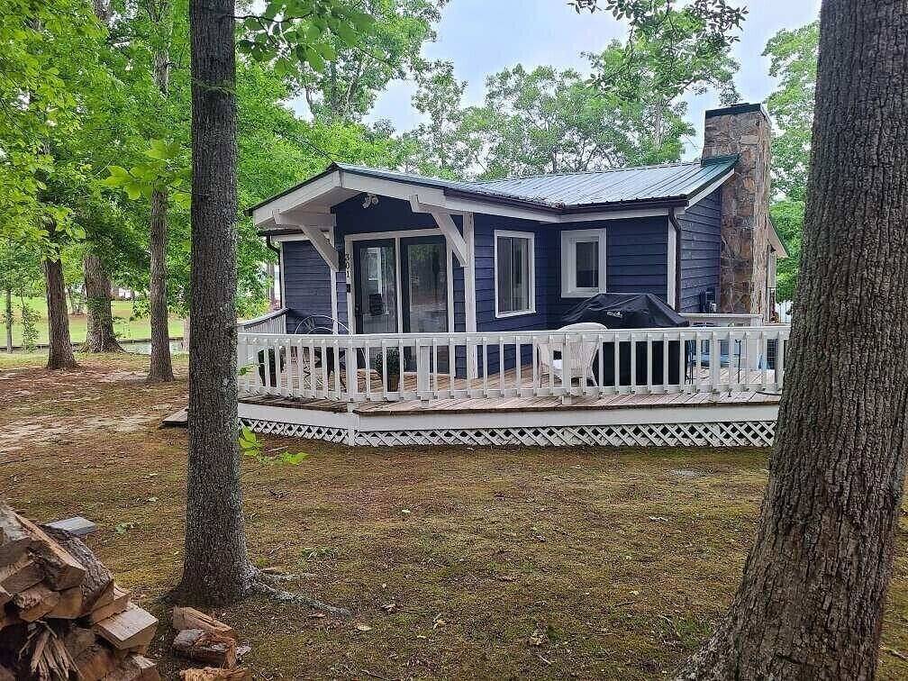 Waterfront - Lake Gaston Charming lakefront cottage in Lake Gaston