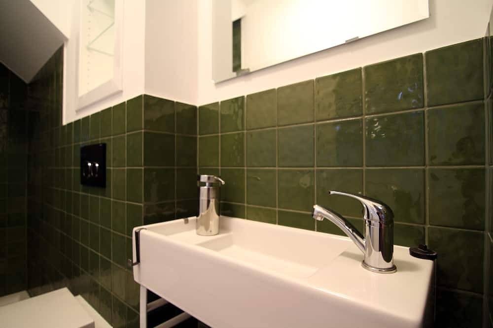 'Verde' Ferienhaus in kleinen familienfreundlichen Resort in Wald am Warta River in Region Lodz