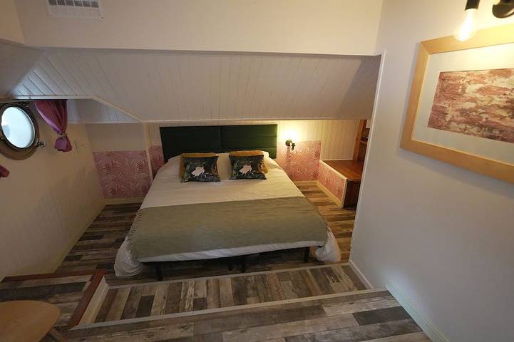 Péniche pour 2 personnes, avec jardin ainsi que terrasse et jacuzzi dans le Vaucluse - 2