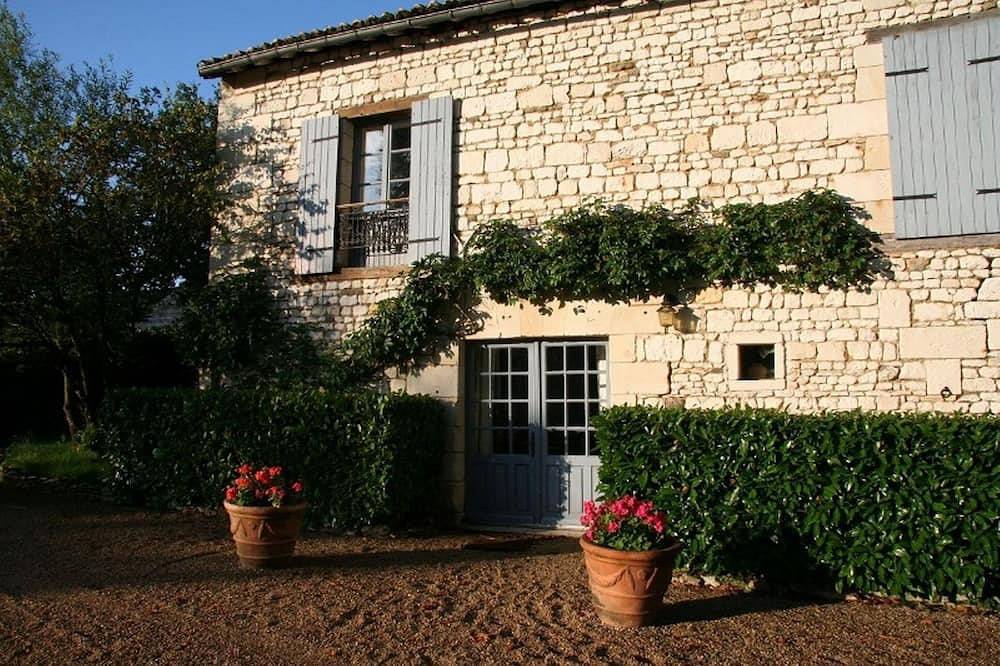 Stone Cottage, 2 chambres à coucher jusqu'à 6, piscine, dans un Xviiè C Château, Vallée de la Loire in Bournand, Vallée de la Loire