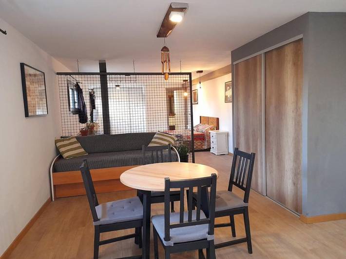 Alojamiento y desayuno para 4 personas, con vistas además de piscina y jardín - 1