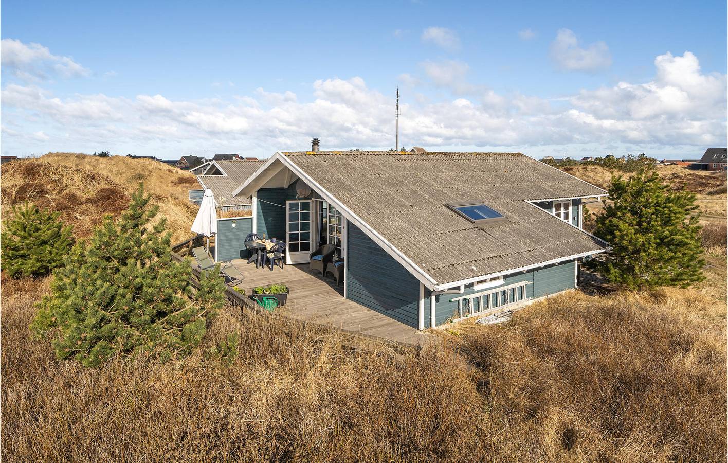 Feriehus for 4 personer med terrasse in Lild Strand, Vesterhavet