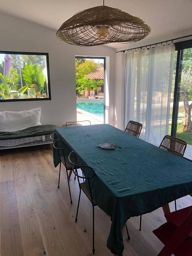 Location de vacances pour 9 personnes, avec terrasse ainsi que vue et piscine à Rousset - 2
