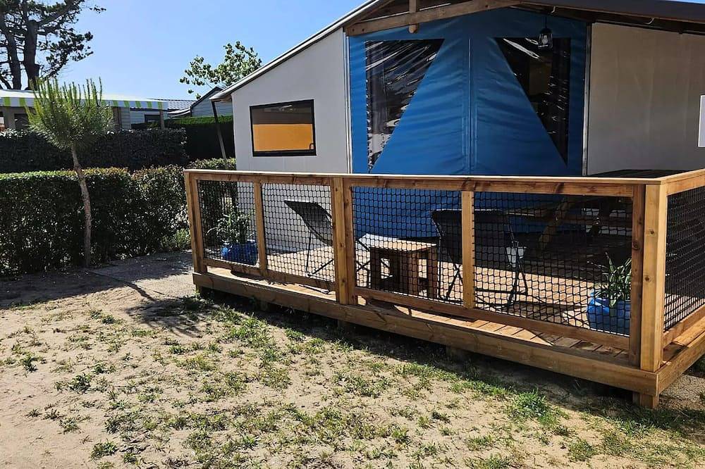 Bungalow toile et bois 5 personnes in Notre-Dame-de-Monts, Vendée
