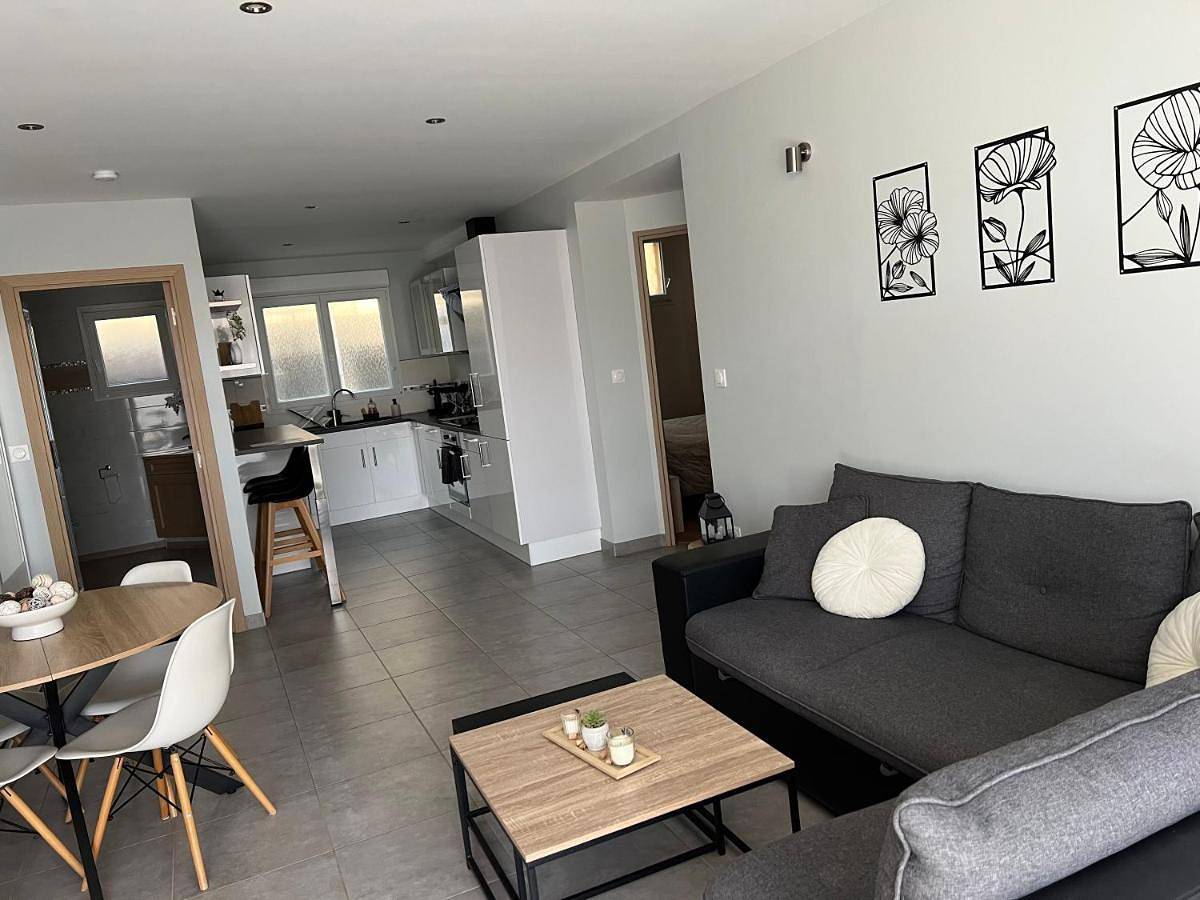 Appartement entier, Idéal Curistes, Souvenirs de Provence, charmant T2 neuf climatisé in Digne-les-Bains, Alpes-de-Haute-Provence