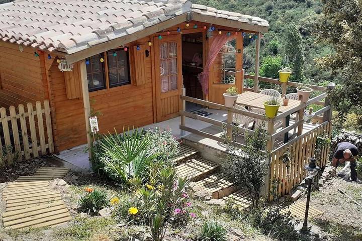 Maison de campagne pour 2 personnes, avec vue ainsi que jardin et terrasse, animaux acceptés à Lastours