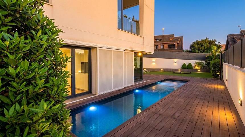 Villa pour 19 personnes, avec jardin et jacuzzi ainsi que piscine et sauna à Barcelone - 2