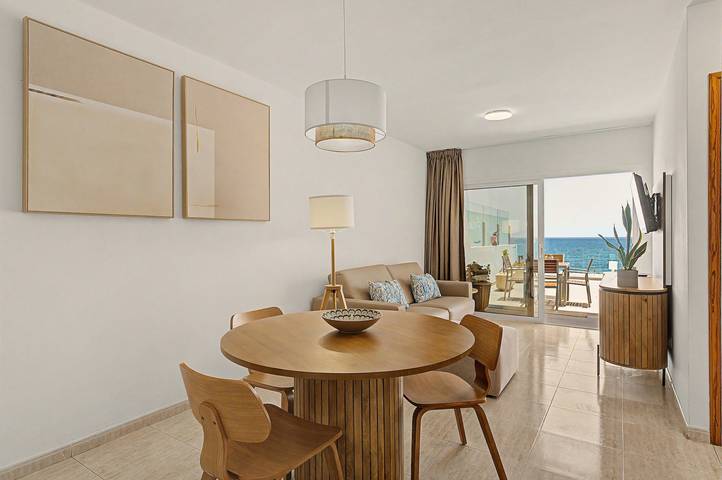 Ganze Wohnung, Ferienwohnung "Callao Beach 8" mit Meerblick, Terrasse und Wlan in Punta de las Mujeres, Haría