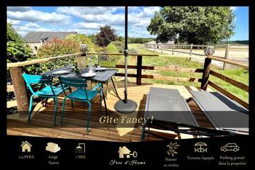 Gîte pour 4 personnes, avec jardin ainsi que terrasse et vue à Arzano