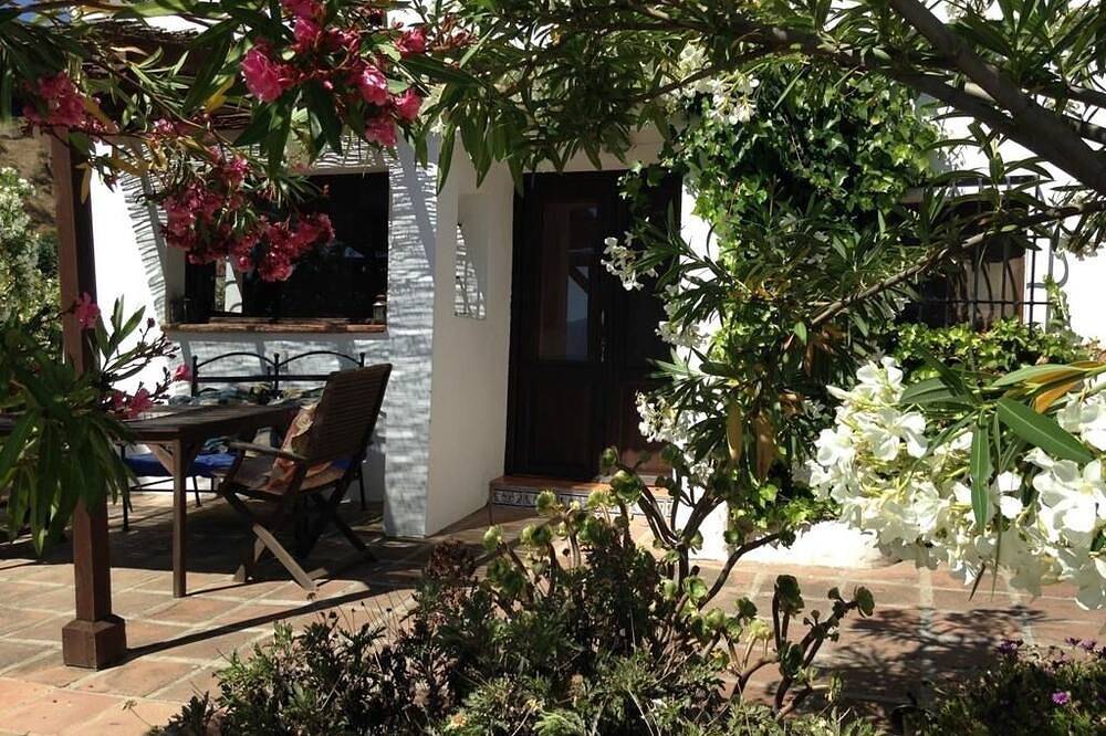 Pretty Reformed Stables With Spectacular Country Views, Private Pool And Gardens in Colmenar, Málaga Province