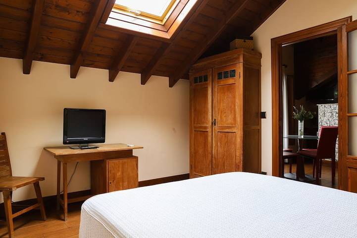 Appartement entier, Appartement en attiq-semi rustico -Appartement-Sdb privée avec baignoire à jets in Solares, Medio Cudeyo