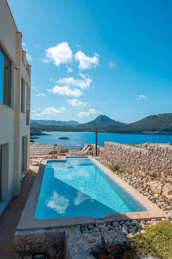 Ferienwohnung für 6 Personen, mit Balkon und Terrasse sowie Pool und Ausblick
