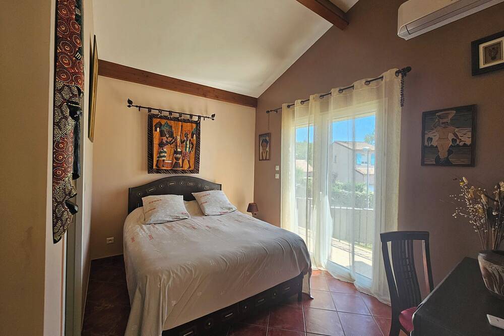 Beautiful villa with 2 swimming pools, outdoor and indoor and 2 heated Jaccuzzi in Hérépian, Région de Béziers