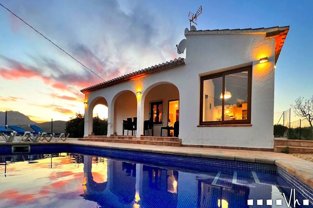 Osalva - Tranquila villa de vacaciones con piscina privada, vistas al mar y a la montaña in Benisa, Costa Blanca