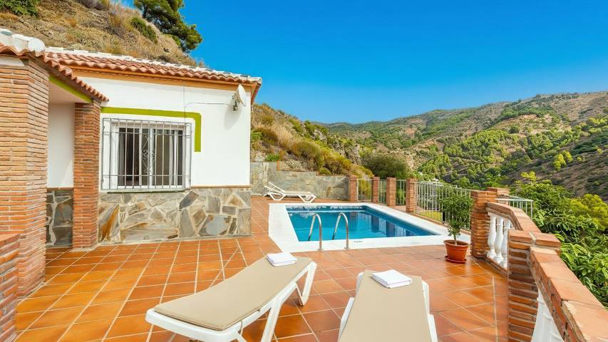 Villa pour 6 personnes, avec piscine et balcon/terrasse à Nerja - 2