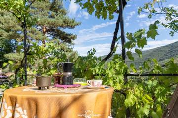 Chambre d’hôte pour 2 personnes, avec jardin ainsi que balcon et vue à Prémian