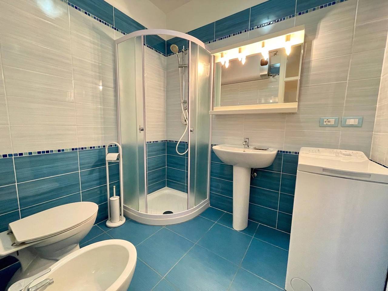 Ganze Wohnung, Farbenfrohe Wohnung mit Balkon in Porto Santa Margherita, Caorle