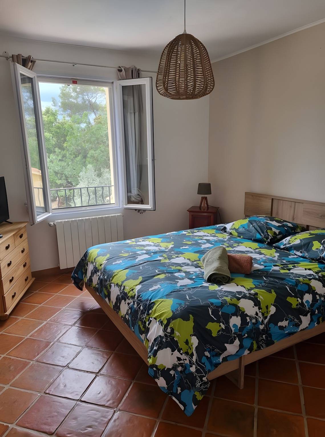 Habitación de huéspedes «Villa Same» con piscina privada, Wi-Fi y aire acondicionado in Saint-Maximin-la-Sainte-Baume, Región Brignoles