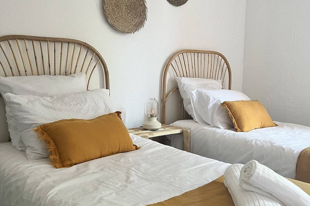 Apartment 65m2 in private villa - 200 m walk to the sea - private terrace in Santa Giulia, Porto-Vecchio