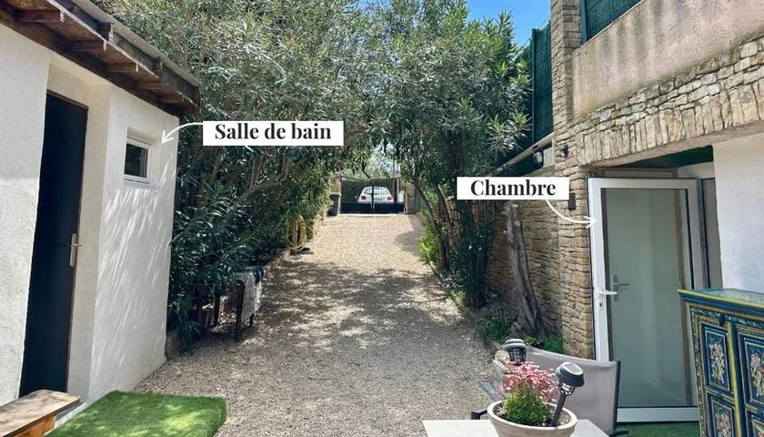 Gîte pour 2 personnes, avec Terrasse ainsi que Jardin et Vue à Ceyreste - 2
