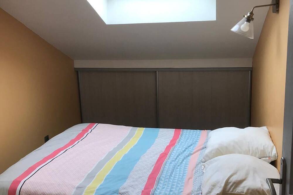 Appartement entier, Appartement avec terrasse en étage proche centre ville in Aubenas, Ardèche