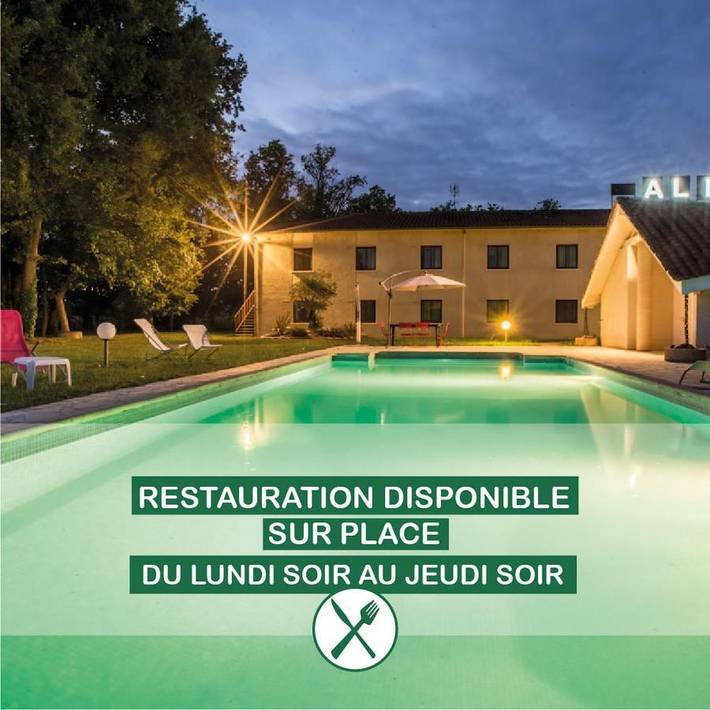 Hôtel pour 2 personnes, avec Terrasse ainsi que Jardin et Piscine