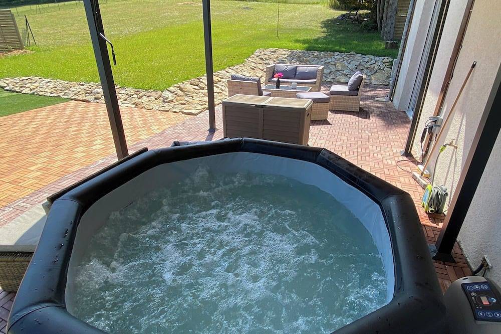 6/8 person gîte with swimming pool and jacuzzi in Thésée, Romorantin-Lanthenay und Umgebung
