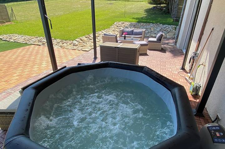 Ferienhaus für 8 Personen, mit Garten und Whirlpool - 1