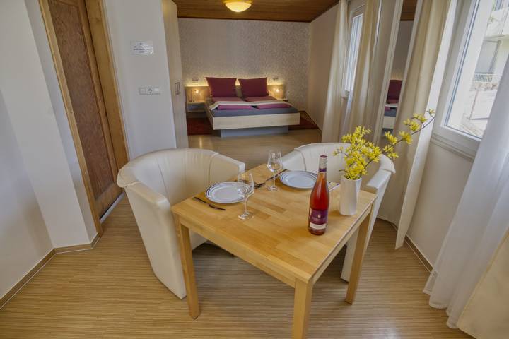 Ganze Ferienwohnung, Gästehaus Baerens - 1-Zimmer-Ferienwohnung, 40qm, 1 Wohn-/Schlafzimmer, max. 3 Personen in Hagnau am Bodensee, Region Bodensee-Oberschwaben