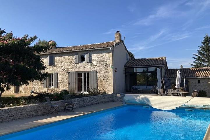 Location de vacances pour 11 personnes, avec terrasse et jardin dans Germond-Rouvre