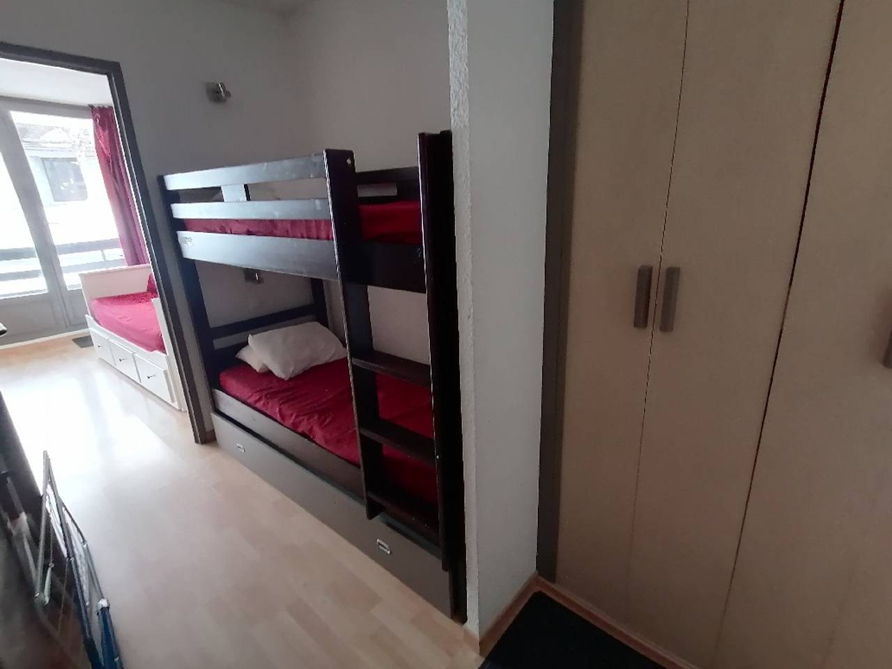 Studio entier, Appartement 5 personnes rénové, proche pistes et commerces, balcon sud, parking inclus in La Plagne, Aime-la-Plagne