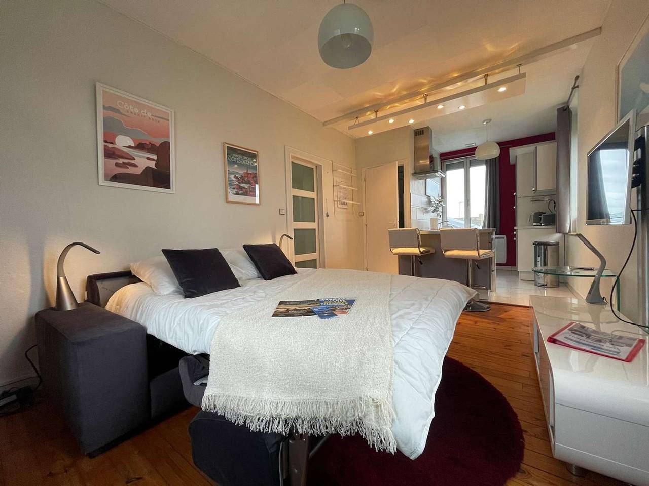 Studio entier, Studio Lumineux Proche Plage et Commerces – Tout Équipé, Parking Gratuit in Trégastel, Côte de Granit Rose