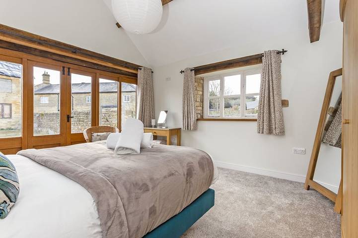 1 Homepiece -  a converted barn that sleeps 4 guests  in 2 bedrooms in Gloucestershire