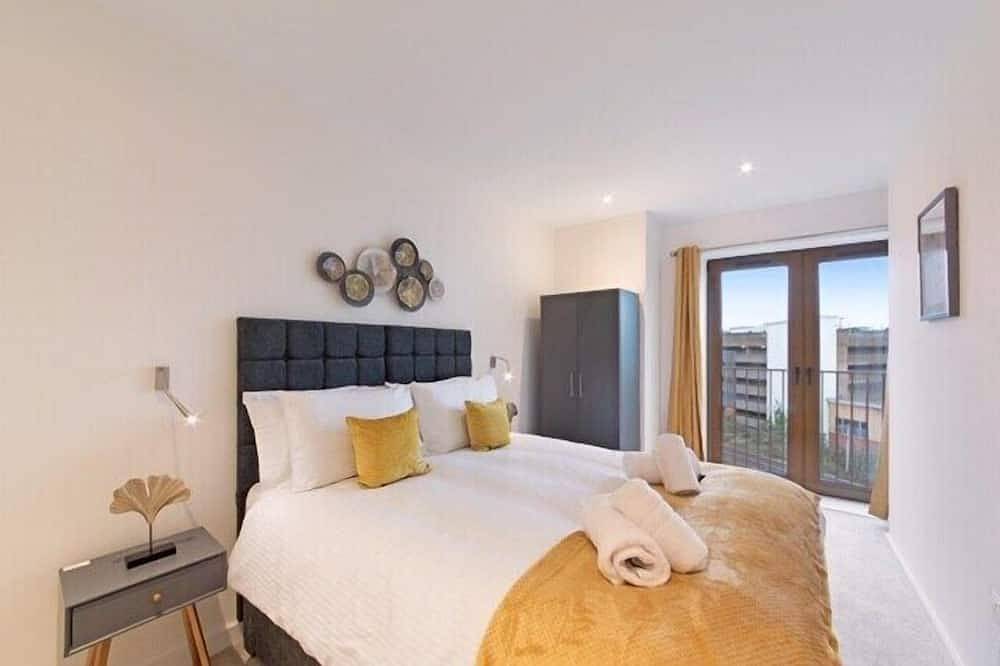 Entire apartment, *Magnificent |Kingbed |Wi-Fi | Short & Long Stays* in Hertfordshire