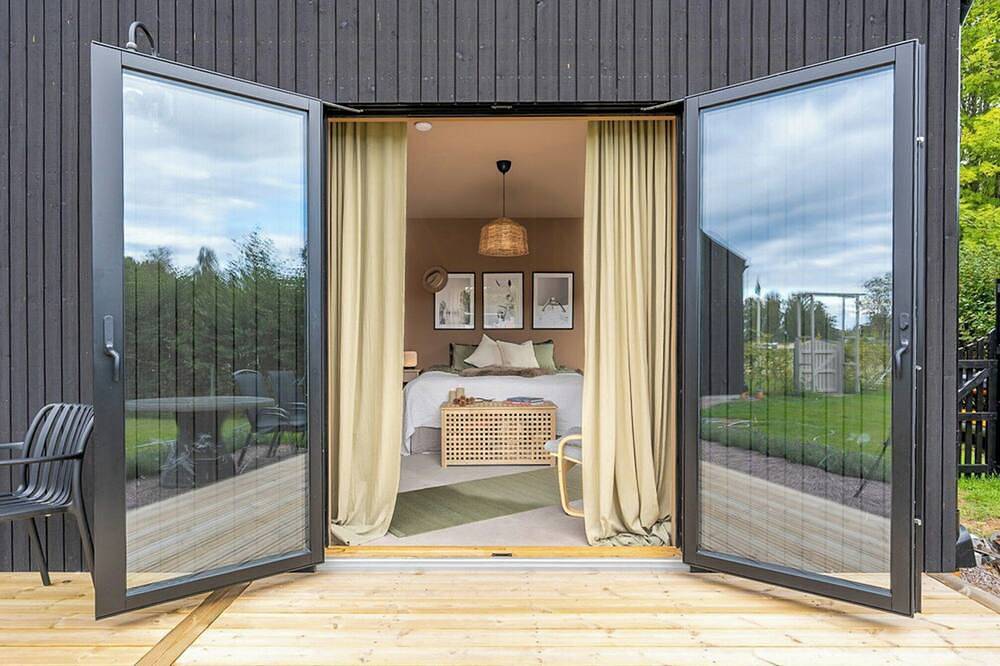 Designer-Ferienhaus mit Gästehaus am Mullsjön in Hjo, Vättern