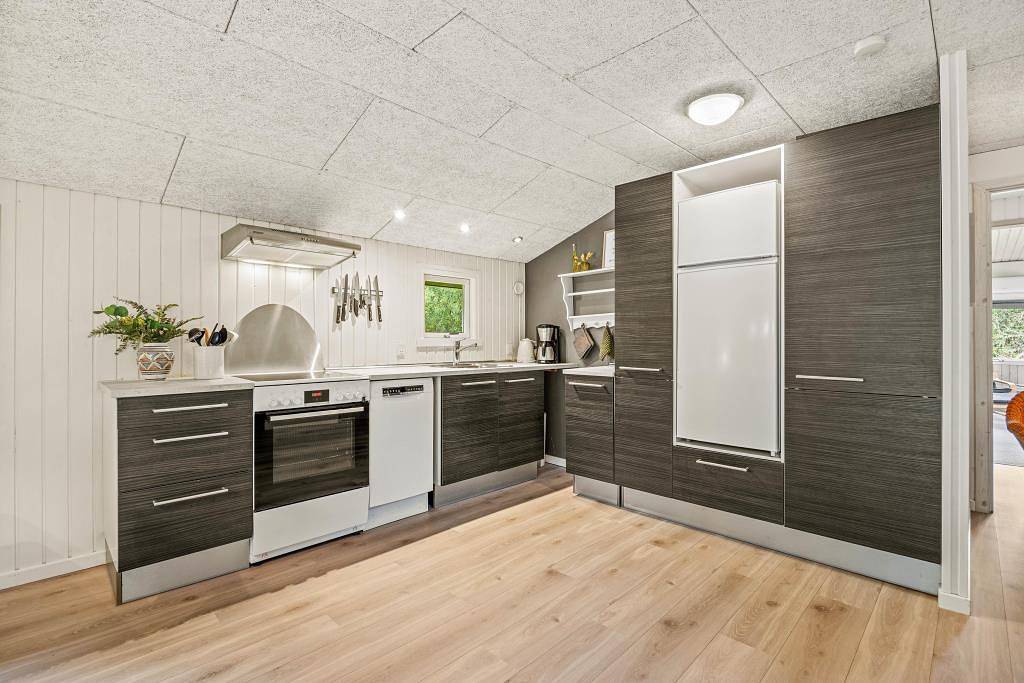 Hyggeligt sommerhus med brændeovn – kun 800 meter fra stranden in Vejers Strand, Varde Kommune