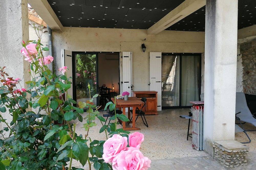Entire apartment, Studio Gite Avec sa Grande Terrasse au Cœur de Vals Proche de Tout in Vals-les-Bains, Parc naturel régional des Monts d'Ardèche