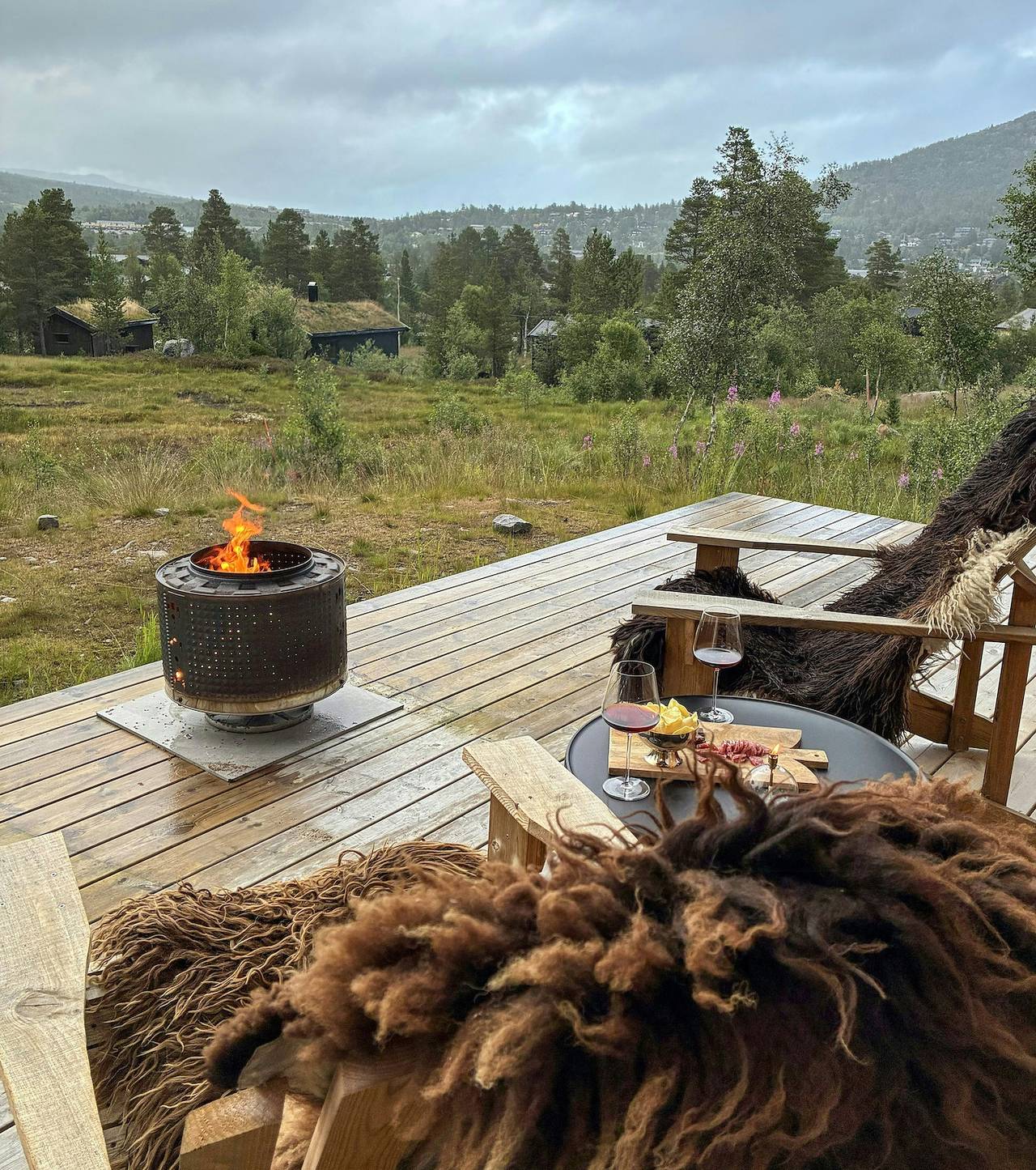Hohe Decken und Blick auf die Skipiste in Hovden, Bykle