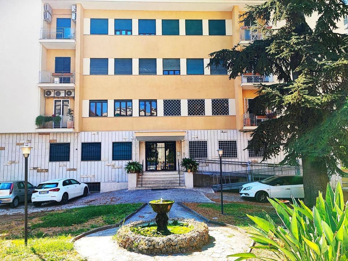 Single Room in Eur (Roma), Roma