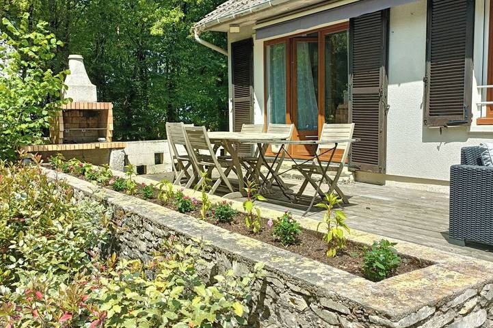 Gîte pour 9 personnes, avec jardin et terrasse, animaux acceptés à Plaimpied-Givaudins