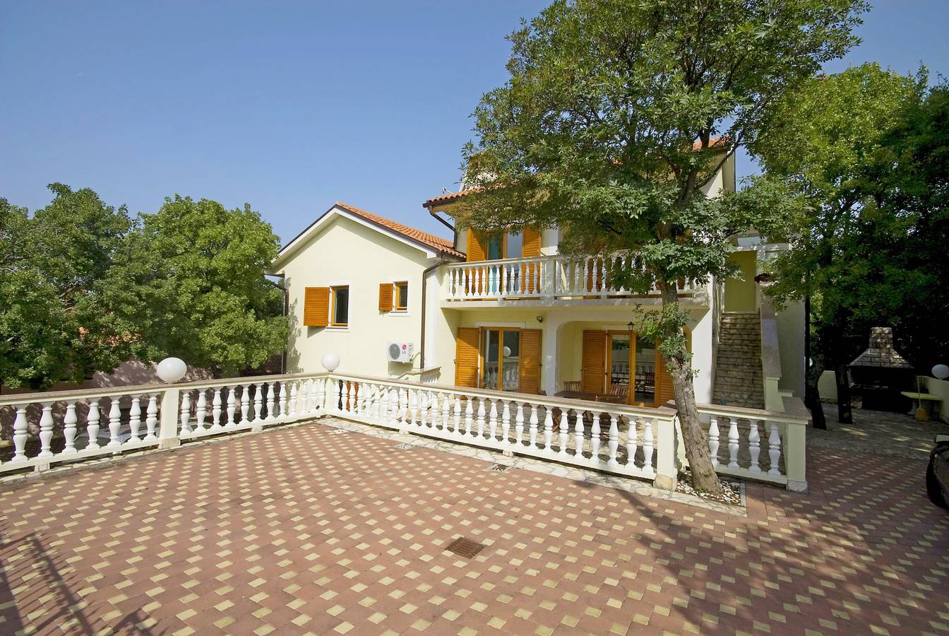 Ganze Wohnung, Apartman s terasom in Povile, Primorje-Gorski Kotar