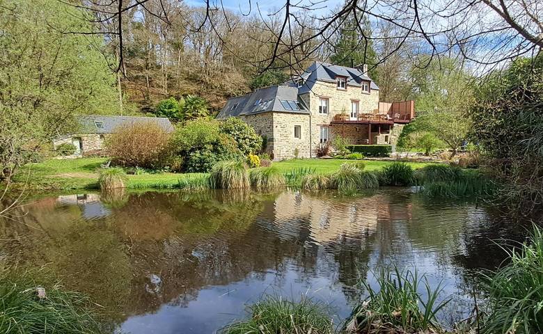 Location de vacances pour 4 personnes, avec jardin à Plouzélambre