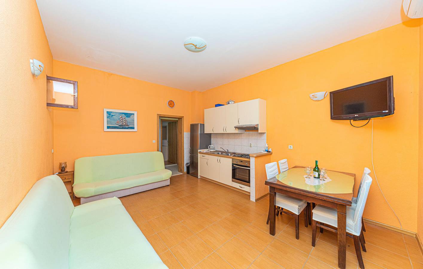 Ganze Ferienwohnung, Ferienwohnung für 3 Personen mit Garten in Makarska, Makarska Riviera