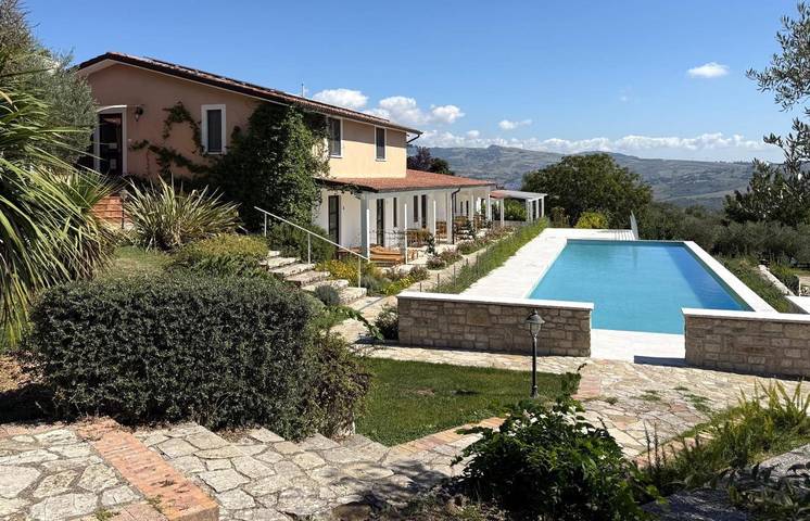 Casa vacanza per 2 persone, con giardino e terrazza nonché piscina, con animali domestici in Pietrelcina